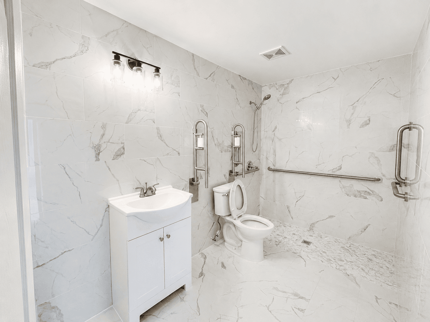 Accessible shower at Helen Cares AFH